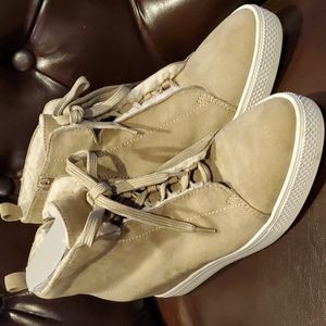 Susina suede wedge, fleece trimmed bootie, size 9